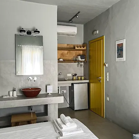 Sifnosliving - Joy Vathi (Sifnos)